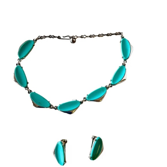 Vintage Shiny Silver and turquoise Necklace and Clip on Earrings - Picture 3 of 4